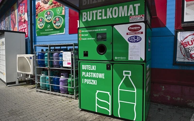 System kaucyjny – czy to działa? Sprawdzamy, czemu nadal trudno oddać w sklepach plastikowe butelki i metalowe puszki
