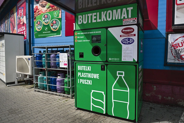 System kaucyjny – czy to działa? Sprawdzamy, czemu nadal trudno oddać w sklepach plastikowe butelki i metalowe puszki