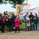 Wierni z radością przyjęli nowego ordynariusza. 