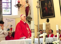 – Świętość Matki Bożej nie bierze się z Niej samej, ale z Pana Boga – podkreślił bp Iwanecki.   