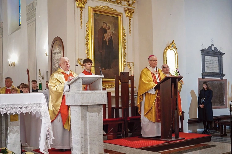 Jubileuszowej Eucharystii przewodniczył abp Stanisław Budzik. 