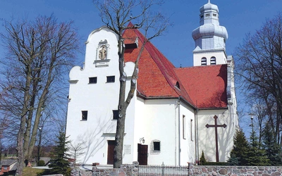 Charakterystyczna bryła świątyni dominuje nad okolicą.