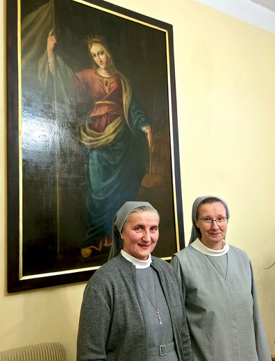 – Naszą patronką jest św. Urszula, dziewica i męczennica z III/IV wieku – mówią: s. Maria Jaworska OSU, przełożona krakowskiej wspólnoty (po lewej), i s. Emmanuela Klich OSU.