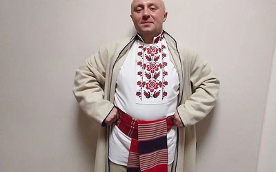 Ks. Tomasz Sawicki zachęca młodych, by poznawali tańce ludowe, bo są ważnym elementem tożsamości i tradycji.