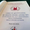Publikacja ma ponad 500  stron, na których umieszczono podpisy wiernych składane do Wielkiego Czwartku br. we wszystkich parafiach diecezji.