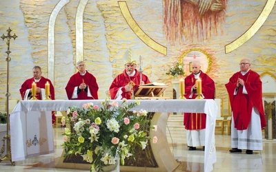 Modlitwie towarzyszyła wdzięczność za codzienną posługę tych, którzy z wiarą i poświęceniem niosą pomoc cierpiącym.