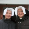 Siostry Józefa (od lewej) i Nazaria z Białej opowiadają mało znaną historię związaną z rodziną Sekretarki Bożego miłosierdzia.  