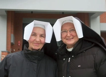 Siostry Józefa (od lewej) i Nazaria z Białej opowiadają mało znaną historię związaną z rodziną Sekretarki Bożego miłosierdzia.  