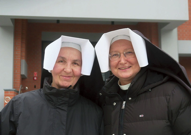 Siostry Józefa (od lewej) i Nazaria z Białej opowiadają mało znaną historię związaną z rodziną Sekretarki Bożego miłosierdzia.  