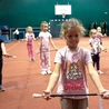 Trening mażoretek w hali sportowej SP Kotulin.