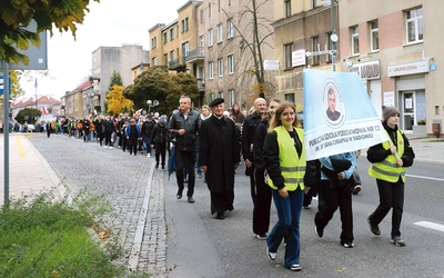 Uczestnicy wydarzenia przeszli sprzed PSP nr 12 Specjalnej  do głównej świątyni diecezji. 