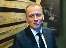  Wyniki projektu badawczego „Osoba i naród  – perspektywa Jana Pawła II” przedstawiono  15 października w Muzeum Mt 5,14 na Wilanowie. Badania, sfinansowane ze środków Ministra Nauki i Szkolnictwa Wyższego, miały charakter kompleksowy i opierały się na trzech filarach: badaniu opinii publicznej zrealizowanym przez CBOS na próbie ponad 1700 Polaków, badaniu dyskursu w internecie, analizującym ponad milion wątków, oraz badaniu jakościowym, które jest jeszcze w toku.