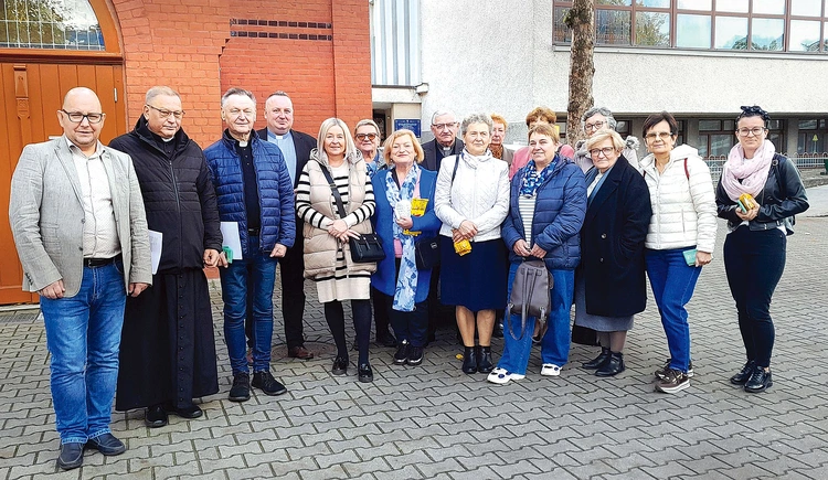 W spotkaniu wzięli udział wolontariusze z ośmiu parafii dekanatu Kostrzyn nad Odrą: Bogdaniec, Czarnów, Górzyca, Kamień Wielki, Pyrzany, Słońsk, Witnica oraz Kostrzyn – NMP Matki Kościoła. Wkrótce spotkania dla kolejnych dekanatów. 
