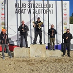 Księża na strzelnicy