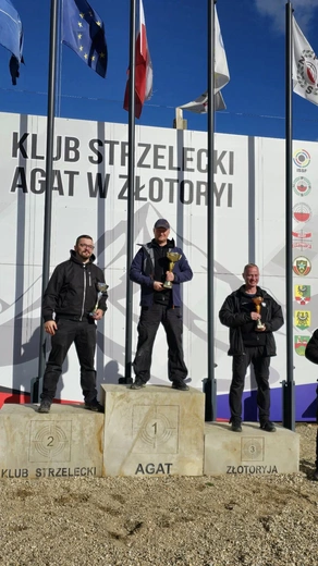 Księża na strzelnicy