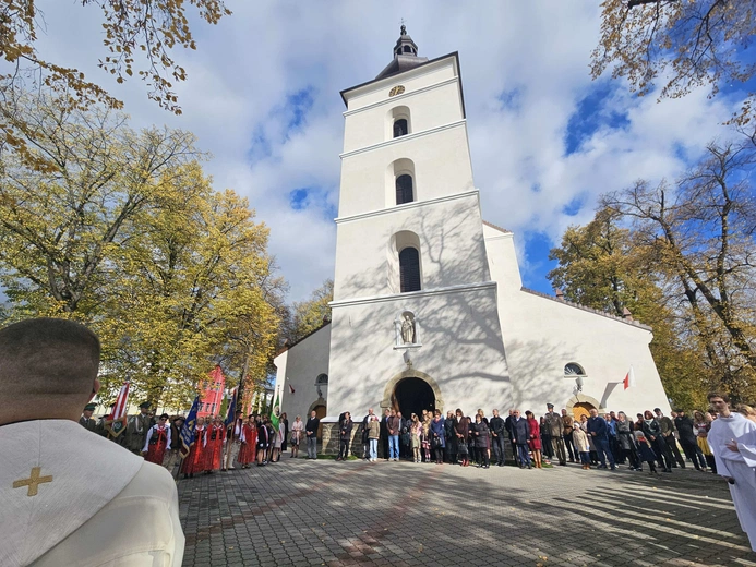 Tablica ks. Andrzeja Niwy w Łącku