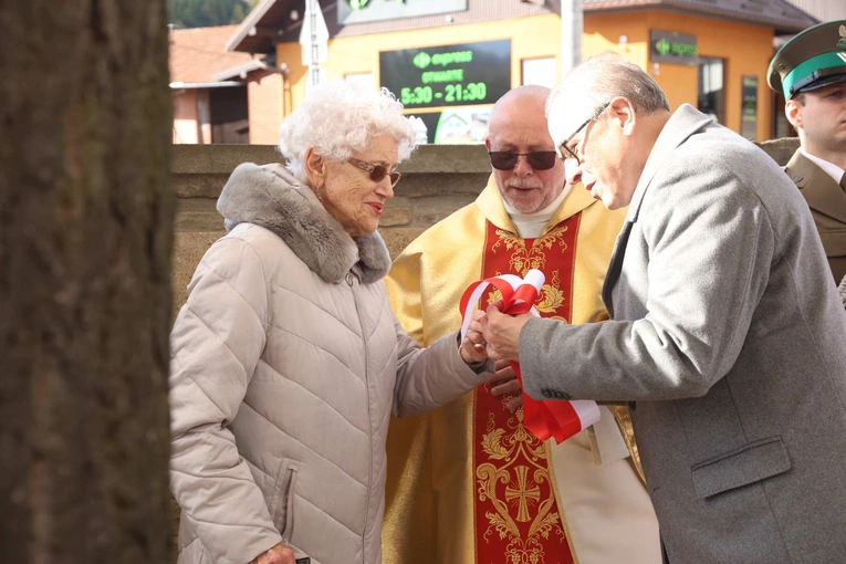 Tablica ks. Andrzeja Niwy w Łącku