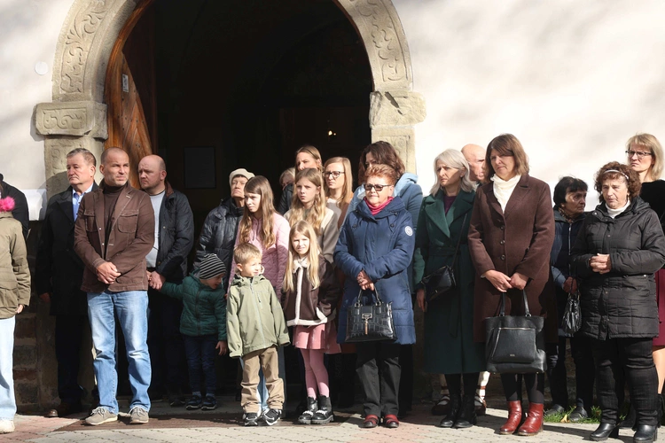 Tablica ks. Andrzeja Niwy w Łącku