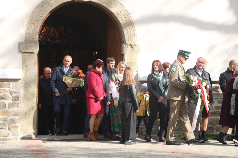 Tablica ks. Andrzeja Niwy w Łącku