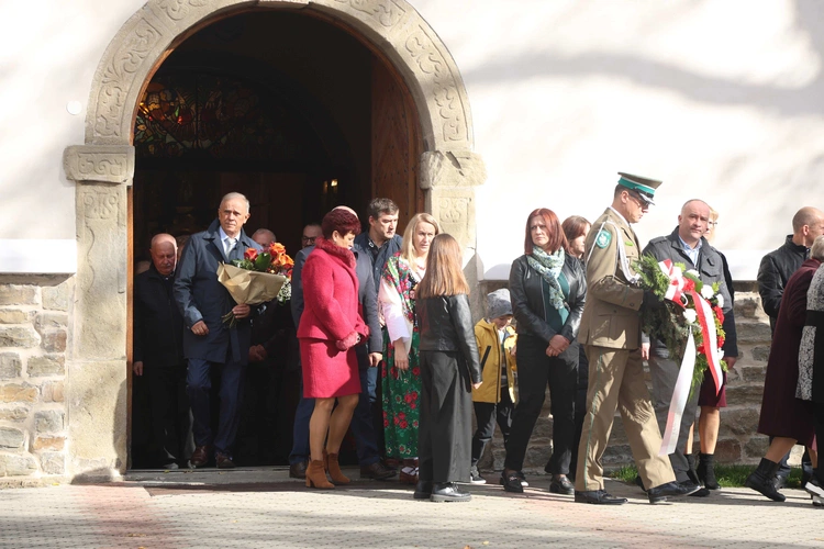 Tablica ks. Andrzeja Niwy w Łącku