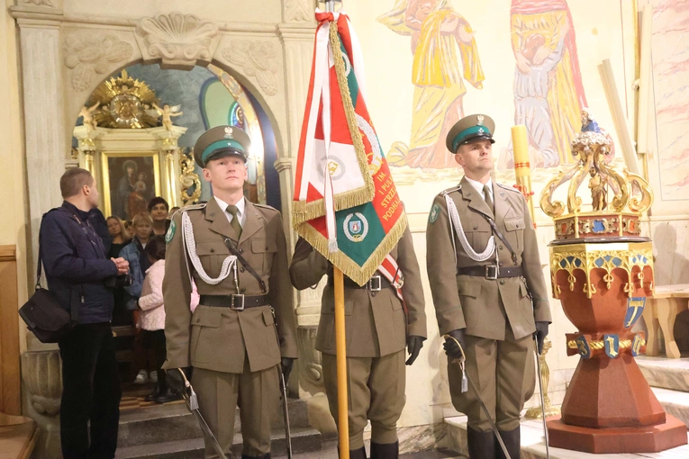 Tablica ks. Andrzeja Niwy w Łącku