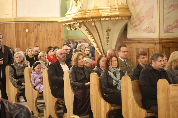 Tablica ks. Andrzeja Niwy w Łącku