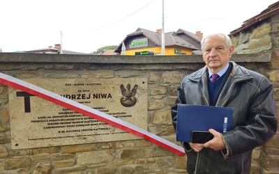 Tablica ks. Andrzeja Niwy w Łącku
