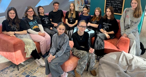 Świat walczy o młodego człowieka