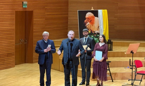 Abp Przybylski o św. Janie Pawle II: cały jego pontyfikat był naznaczony miłością do człowieka