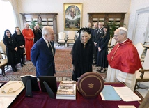 Karol III z małżonką u Leona XIV