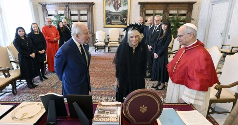 Karol III z małżonką u Leona XIV