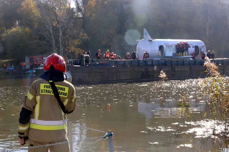 Wodne ćwiczenia straży pożarnej
