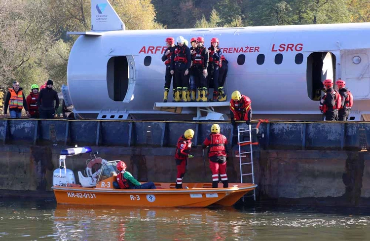 Wodne ćwiczenia straży pożarnej