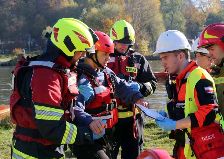 Wodne ćwiczenia straży pożarnej