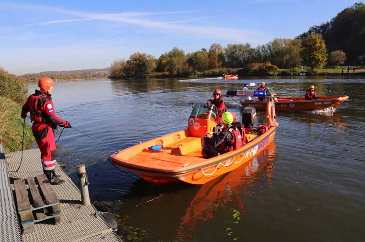 Wodne ćwiczenia straży pożarnej