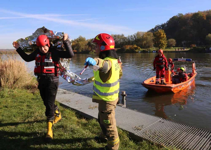 Wodne ćwiczenia straży pożarnej