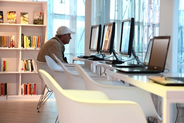 Ktoś po drugiej stronie