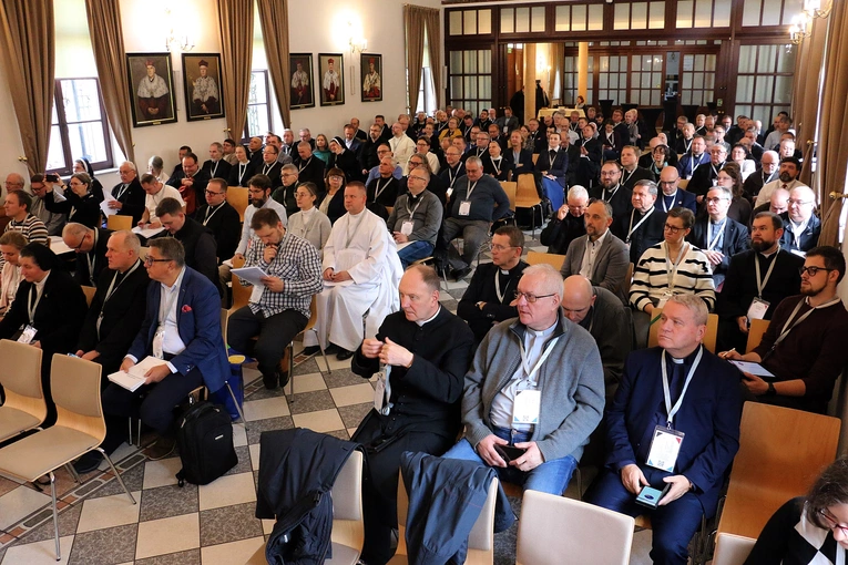 Trzecie obrady plenum Synodu Archidiecezji Wrocławskiej - pierwsze głosowania!