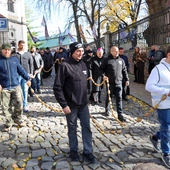 Walka na kolanach o zbawienie