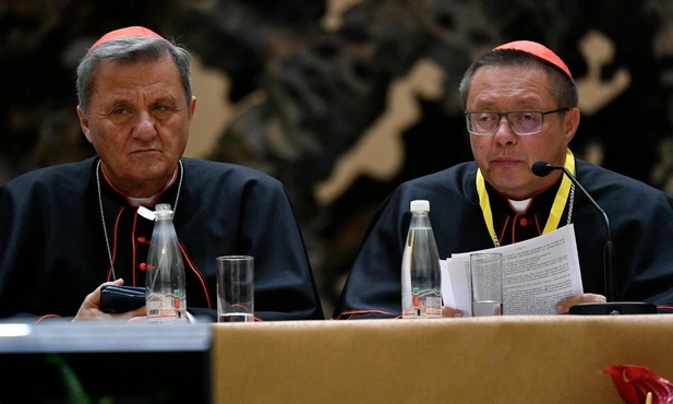 Kard. Grzegorz Ryś podczas obrad