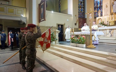 Bp Iwanecki: Życzę wam, abyście cieszyli się szacunkiem i uznaniem społecznym