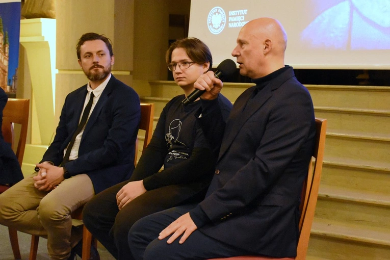 Projekcja filmu o ks. Popiełuszce