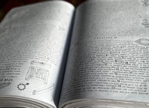 Fragment ręcznie przepisanego przez więźniów PIsma Świętego