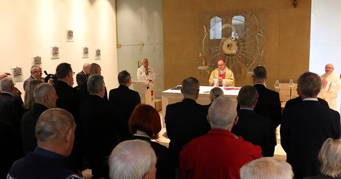 45. rocznica protestu głodowego kolejarzy we Wrocławiu - modlitwa i pamięć dla strajkujących