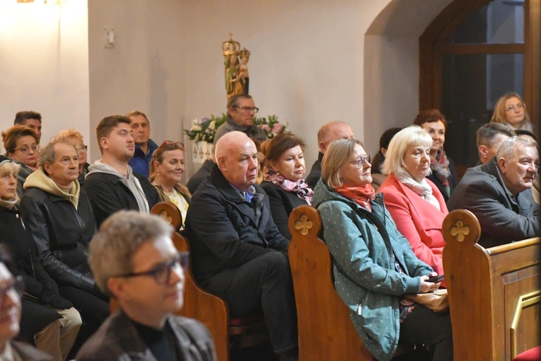 Koncert w sanktuarium Matki Bożej Królowej Pokoju w Otyniu