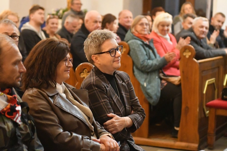 Koncert w sanktuarium Matki Bożej Królowej Pokoju w Otyniu