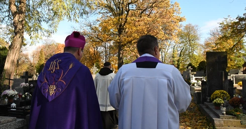 1 i 2 listopada na nekropoliach