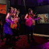 Trio Sutari wystąpiło w przestrzeni wystawy „Talent, Pasja, Intuicja III”.
