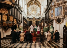 Abp Wojda: Oświata prowadzi do odkrywania prawdy rozumem i sercem