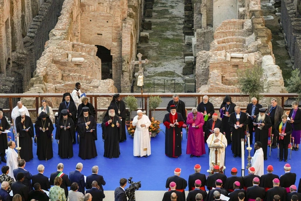 Modlitwa różnych wyznań w Koloseum